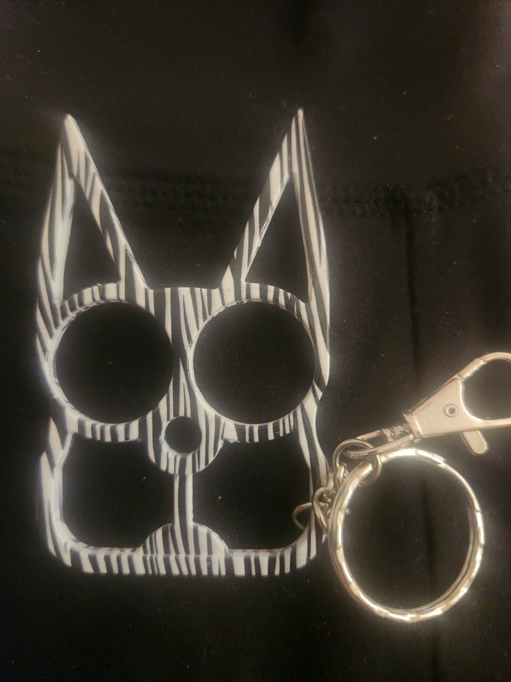 Cat-shaped Self-Defense Keychain - Black and White